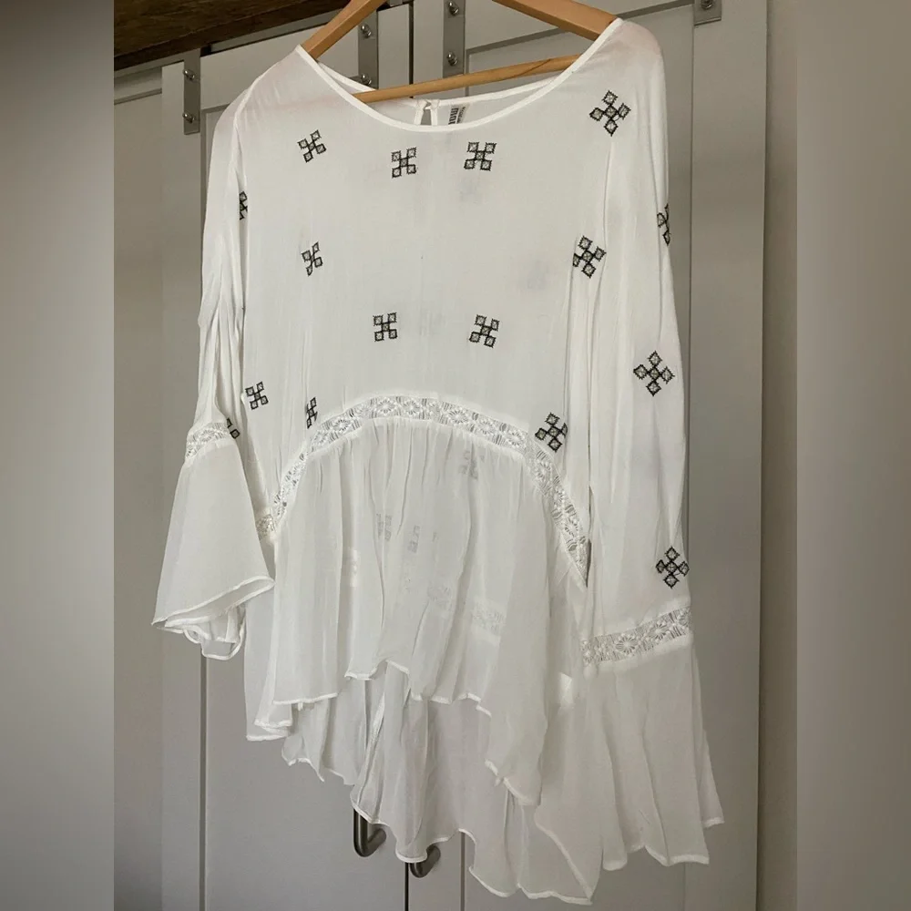 EUC - Monoreno summer top - gently worn. - Picture 1 of 3